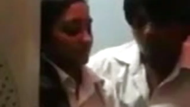 साटन ब्लाउज फोरसम सेक्सी हिंदी मूवी में
