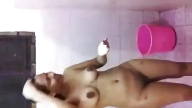 एक मुर्गा द्वारा युवा sluts टक्कर सेक्सी में हिंदी मूवी लगी है