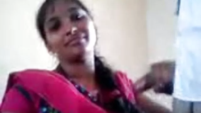 एटी उसकी चूत को रगड़ता है और उसकी तंग गांड में हिंदी फिल्म सेक्सी एचडी में ऊँगली करता है