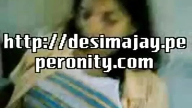 श्यामला आकर्षक उसके हिंदी में सेक्सी फुल मूवी बड़े स्तन गोरा दास के साथ खेल रहा है