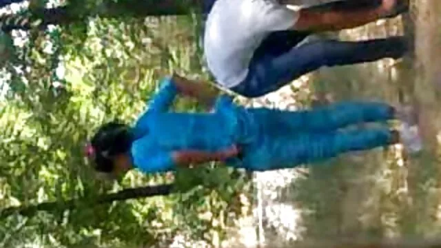 छोटे डिक दोस्त ताना मारा सेक्सी हिंदी मूवी वीडियो में