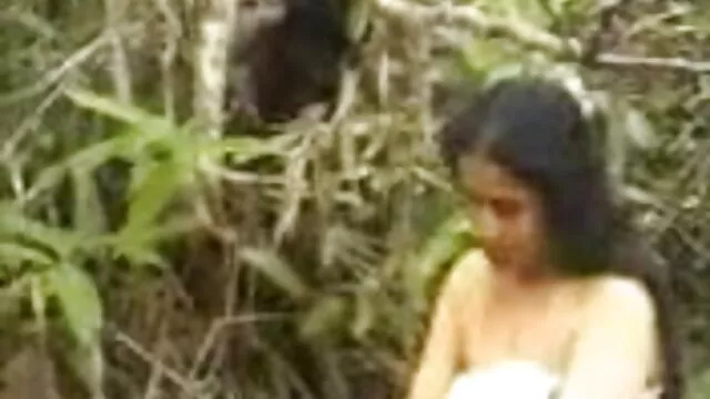 इसे मेरे बच्चे को जगाओ सेक्सी हिंदी मूवी वीडियो में