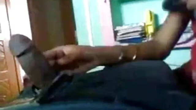 क्यूट इटालियन गर्ल ने ग्रोप्ड और गड़बड़ पर वेबकॅम सेक्सी मूवी हिंदी में