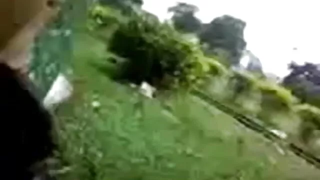 यासमीन की छिदी हुई जीभ उस मुर्गा को रोमांच देती सेक्स मूवी एचडी में है