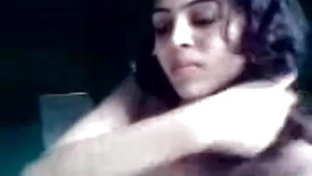 सेक्सी शौकिया lapdances और एक सेक्सी वीडियो में हिंदी मूवी मुर्गा पर सवारी!