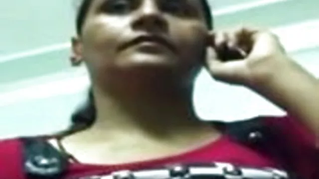 कोयल और पत्नी बीबीसी के साथ एक पार्टी हिंदी सेक्सी फुल मूवी एचडी में करते हैं