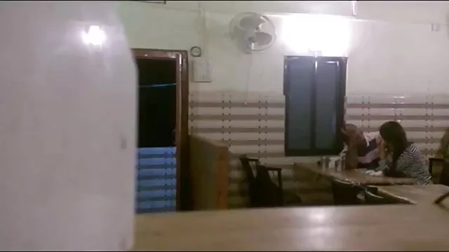 गंदी श्यामला महिला दो गर्म सेक्सी मूवी फिल्म हिंदी में लोगों को चिढ़ाती है