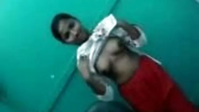 फ्रेडी सेक्सी में हिंदी मूवी ने फैसला किया कि वह फूहड़ बकवास करेगा