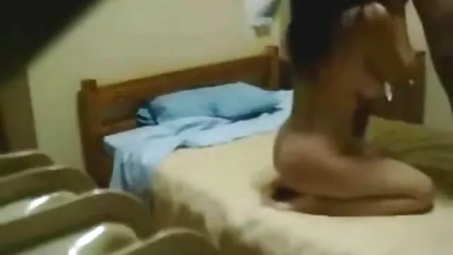 शरारती सेक्सी मूवी वीडियो में सेक्सी किशोरों द्वारा गर्म तांडव