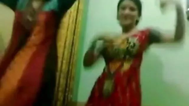 डैडी बेटियों को बहला फुसलाते हैं सेक्सी मूवी वीडियो में सेक्सी सबसे अच्छा दोस्त