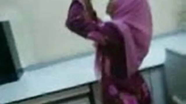 स्वीटी लुसी थाई छोटे डिक पीओवी को हिंदी में सेक्सी वीडियो फुल मूवी निकालती है और इसे पसंद करती है 420
