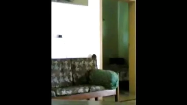 दो दोस्त पुरानी कुतिया को 3some हिंदी में सेक्सी फिल्म मूवी में फुसलाते हैं