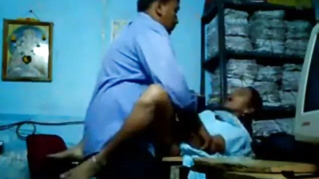 पापा - फ्लैट फूहड़ बड़े रॉड के साथ एक दोस्त द्वारा गड़बड़ हो जाता है मूवी सेक्सी फिल्म वीडियो में