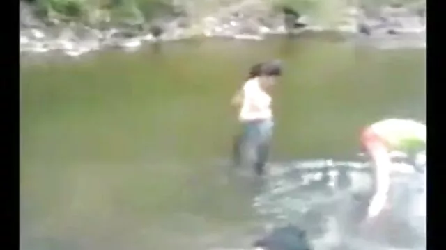 साउथइंडियन मल्लू गर्ल के बड़े स्तन घर पर सेक्सी वीडियो मूवी हिंदी में उसके BF द्वारा चूसने