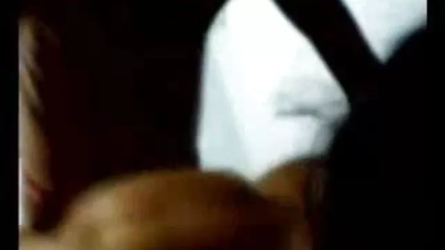 गर्म रूसी सेक्सी में हिंदी मूवी किशोर लड़की कामुक सेक्स करती है